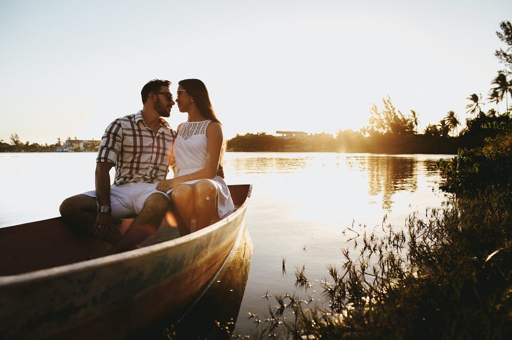 Tips on How to Date an American Girl